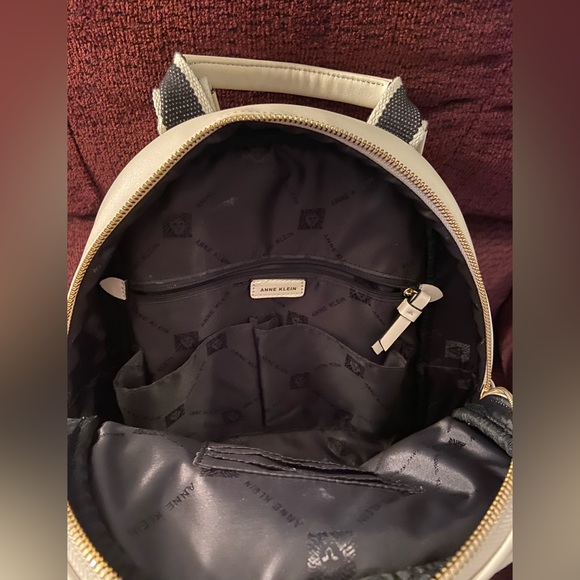 Anne Klein - Picture 6 of 7